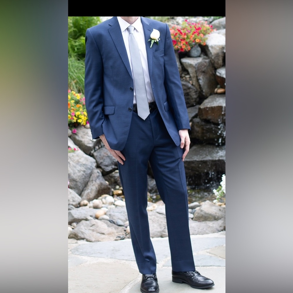 Calvin Klein Men's Navy Two-Piece Suit Size 38R